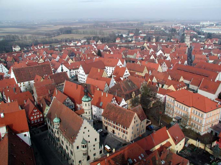 Vista dall'alto della cittadina di Nördlingen, foto via Wikipedia