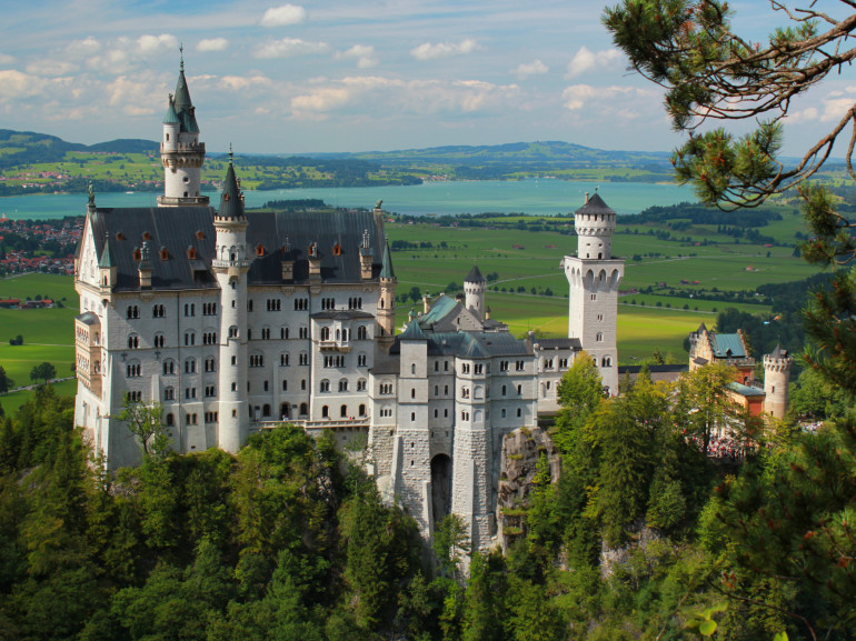 Il favoloso castello di Neuschwanstein, foto via Wikipedia