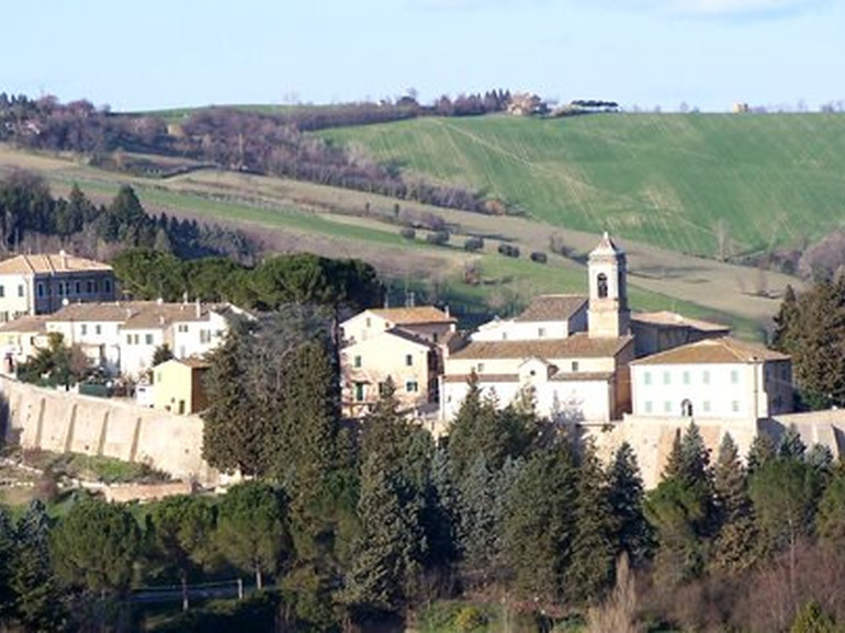 CastelColonna, tappa dell'itinerario a piedi nelle Marche