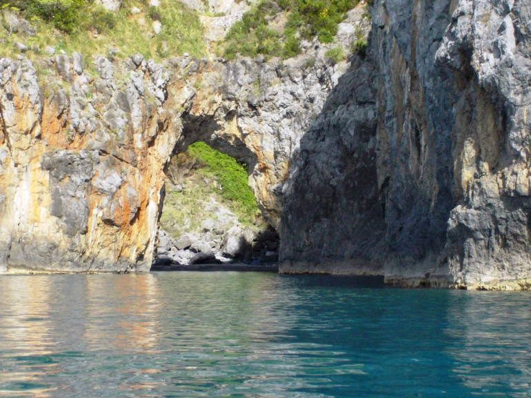 from Arco Magno di San Nicola Arcella to Crawfor Tower: a canoe ride in Calabria