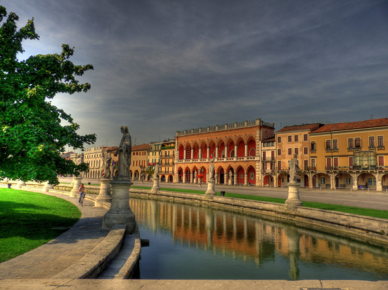 La piazza di Prato della Valle a Padova