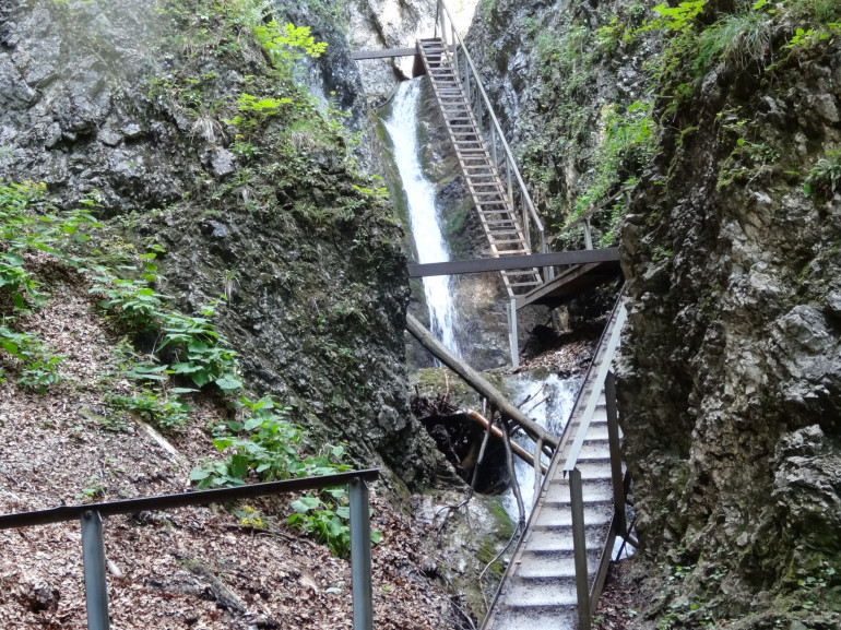 Janosikove diery waterfalls, ladders 