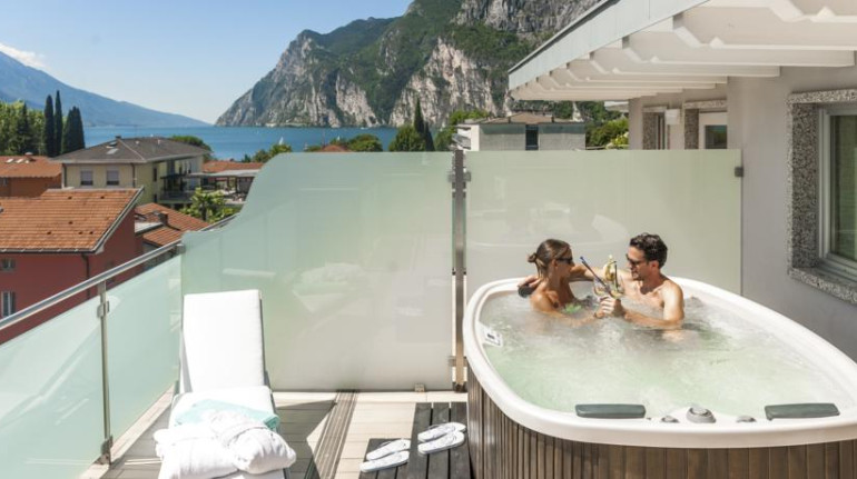 Parchotel Flora Green Hotel In Riva Del Garda Trento