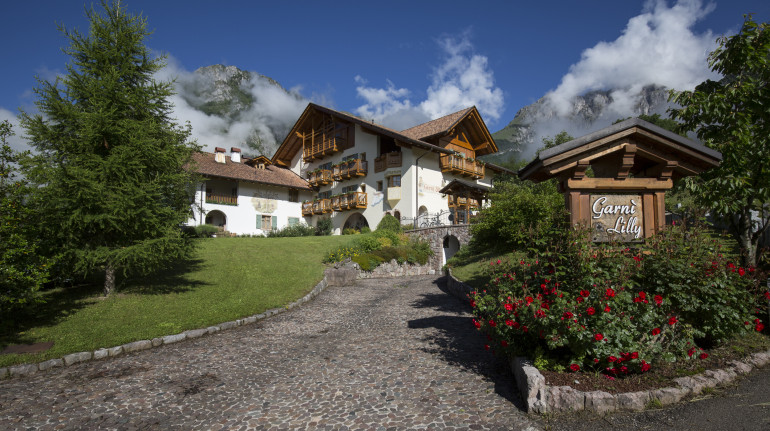 Garni Lilly Green Bed Breakfast In San Lorenzo Dorsino Trento Trentino South Tyrol It